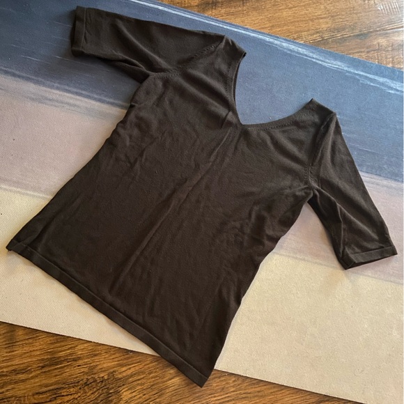 Loft V-Neck - Picture 1 of 6